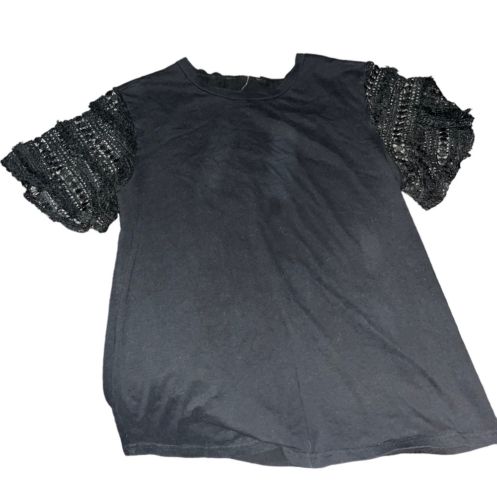 Ruffled lace sleeve